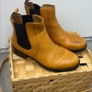 Duluth Trading Co Tan Leather Ankle Boots